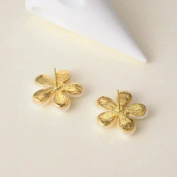 Multicolor Women's Jewelry Faux Pearl Decor Flower Design Stud Earrings - Picture 2 of 5